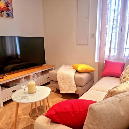 1 Sofa No Bedroom * Montpon-Menesterol