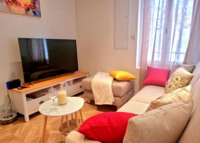 1 Sofa No Bedroom * Montpon-Menesterol